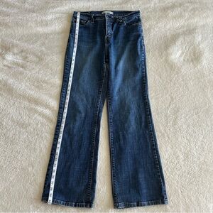 Size 12M Levi’s Perfectly Slimming 512 Boot Cut denim jeans